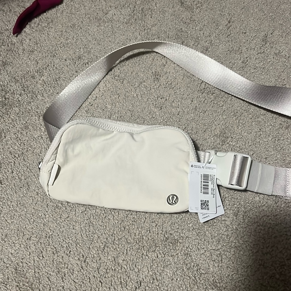 Lululemon Everywhere belt Bag